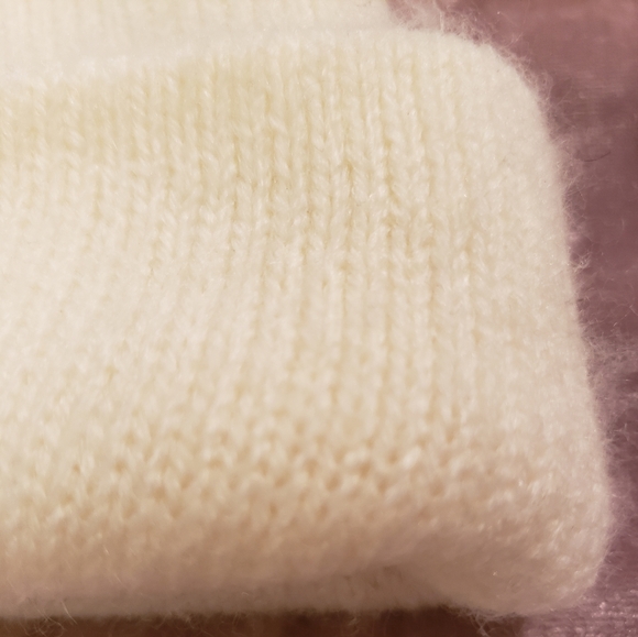 AMANDA SMITH Winter White Fuzzy Acrylic Beanie Winter Hat - Picture 4 of 7